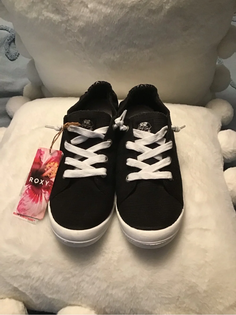 Roxy Bayshore III Slip on Canvas Sneakers. Size 9 NWT